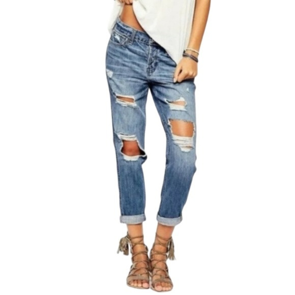 Hollister Mid-Rise‎ Crop Boyfriend Distressed jeans Size 3R Medium Wash - Picture 1 of 13